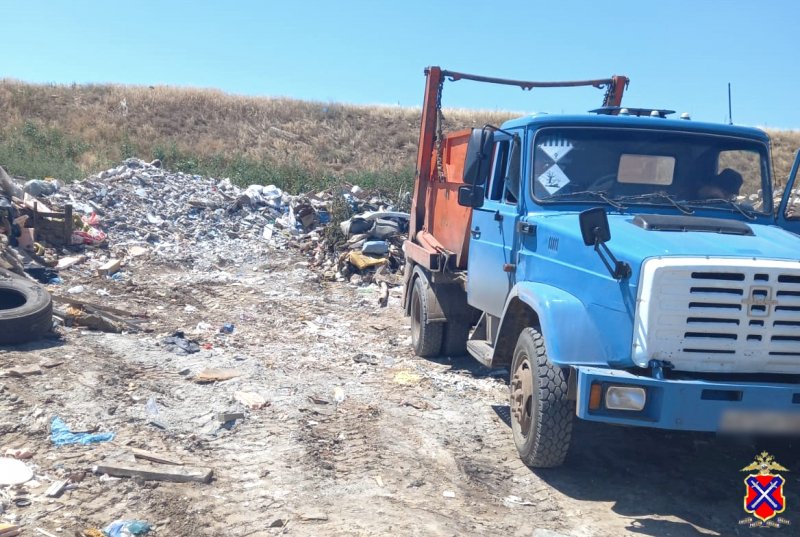 В Городищенском районе полицейские проводят проверку по факту несоблюдения требований в области охраны окружающей среды при обращении с отходами производства и потребления